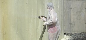 Нанесение полиуретана на внешние стены дома