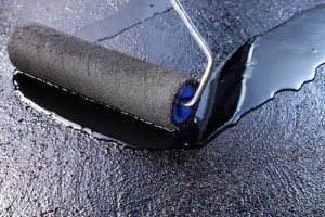 Нанесение праймера валиком на поверхность